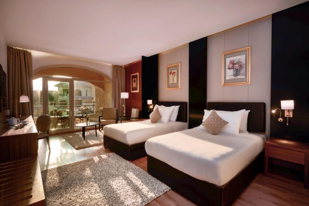 Mövenpick Hotel Cairo - Media City Giza Exteriör bild Deluxe Room