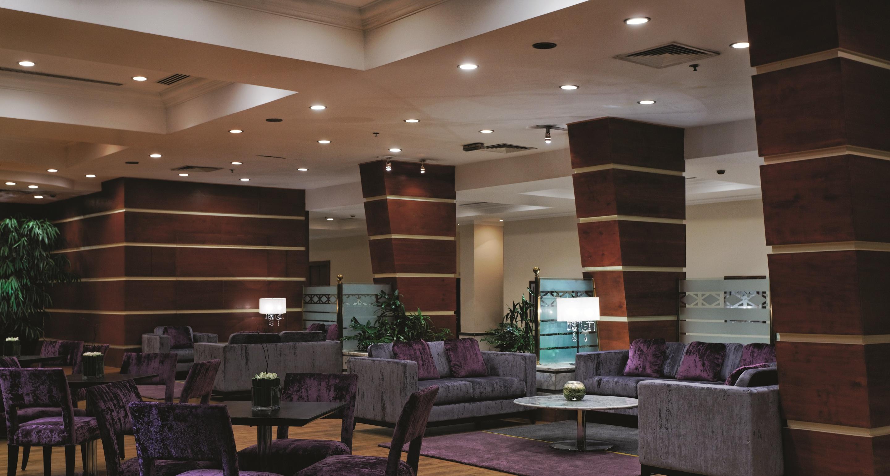 Mövenpick Hotel Cairo - Media City Giza Exteriör bild The lobby of the hotel