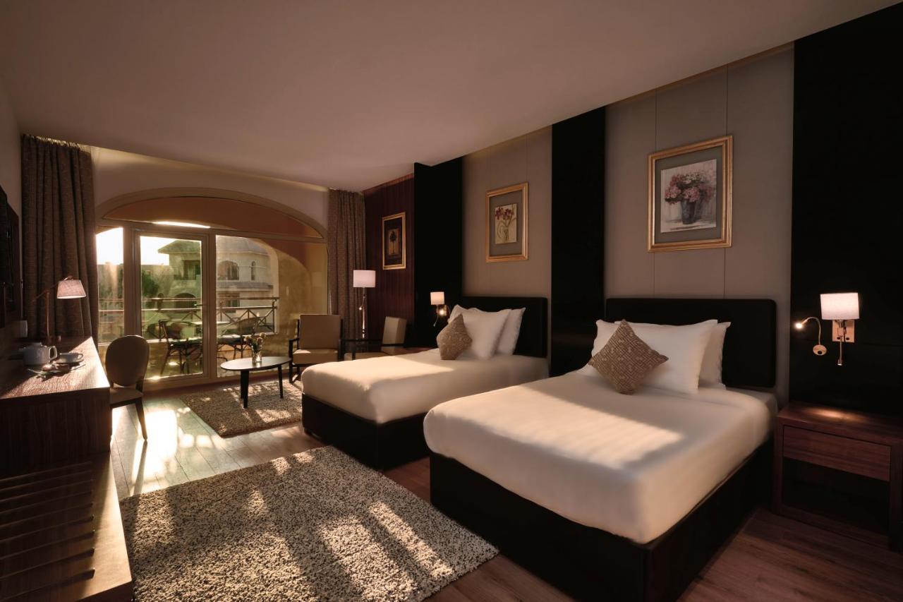 Mövenpick Hotel Cairo - Media City Giza Exteriör bild Deluxe Room