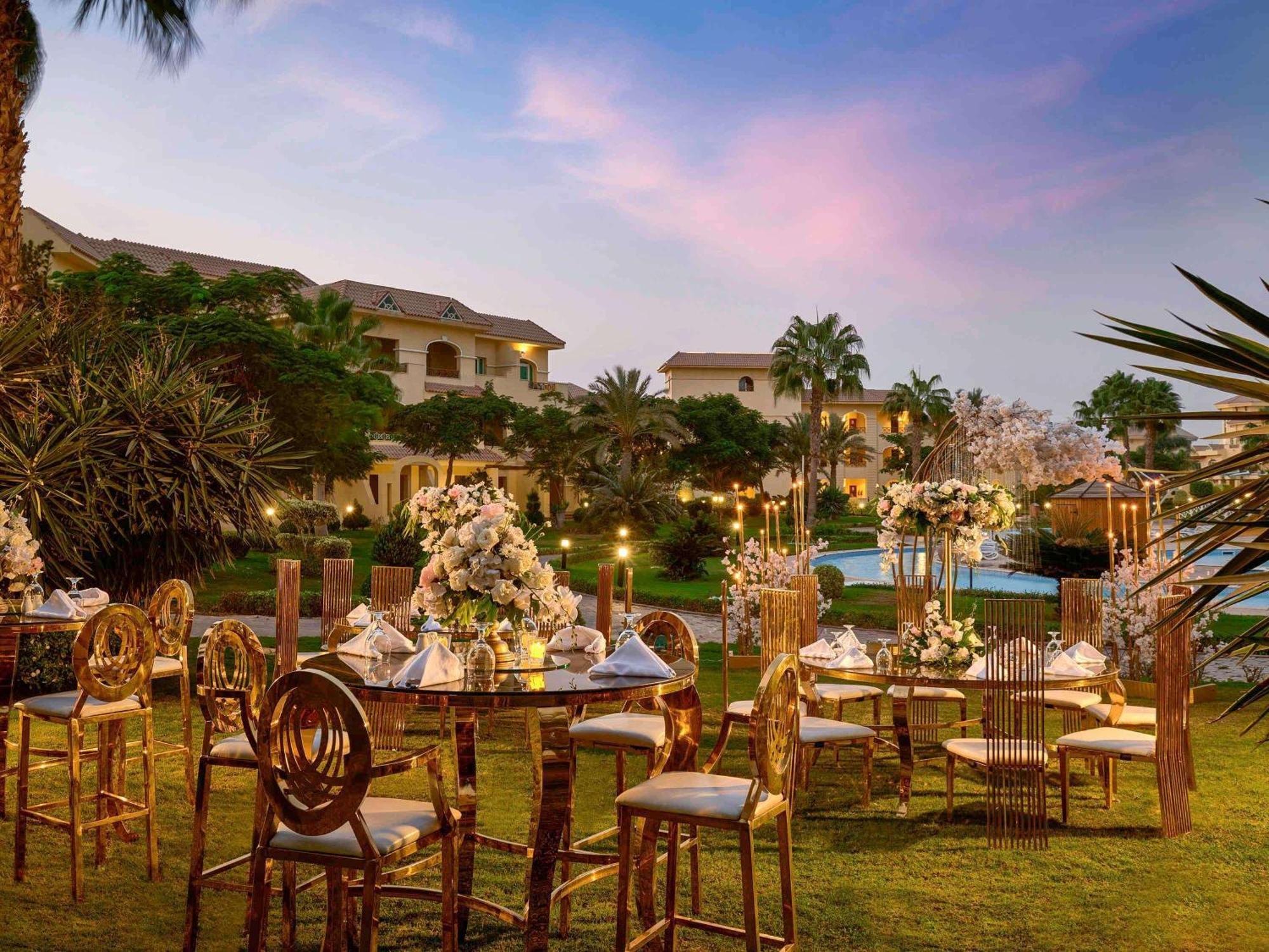 Mövenpick Hotel Cairo - Media City Giza Exteriör bild The Royal Mirage