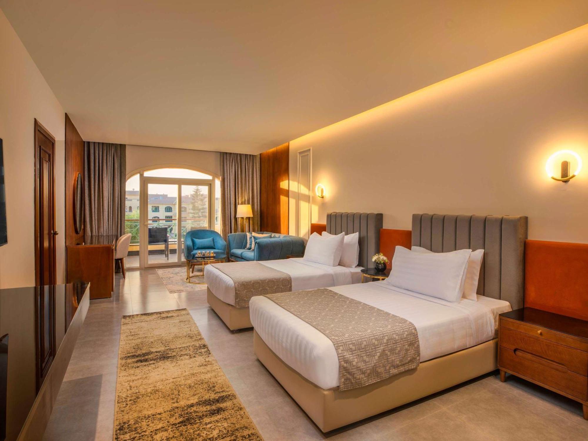 Mövenpick Hotel Cairo - Media City Giza Exteriör bild Deluxe Room