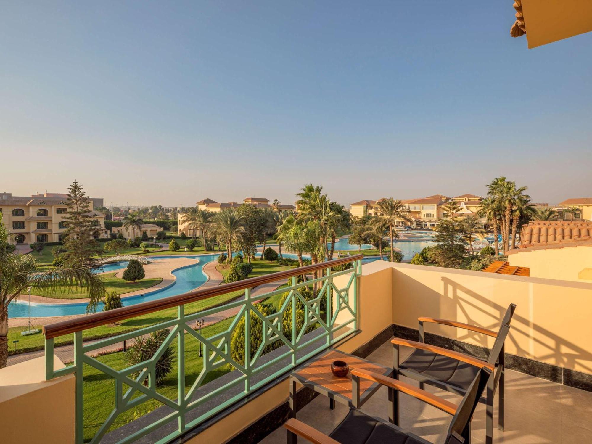 Mövenpick Hotel Cairo - Media City Giza Exteriör bild View of the resort