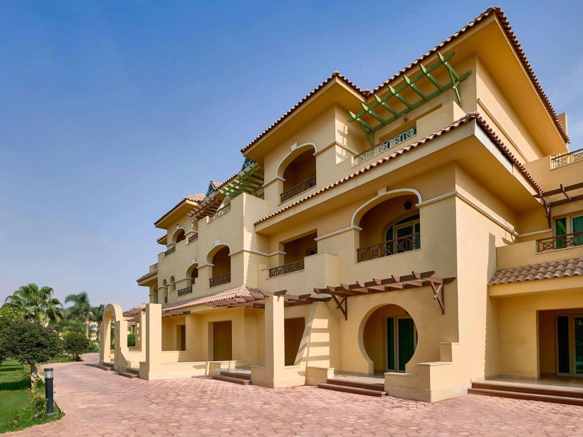 Mövenpick Hotel Cairo - Media City Giza Exteriör bild A villa in Jumeirah