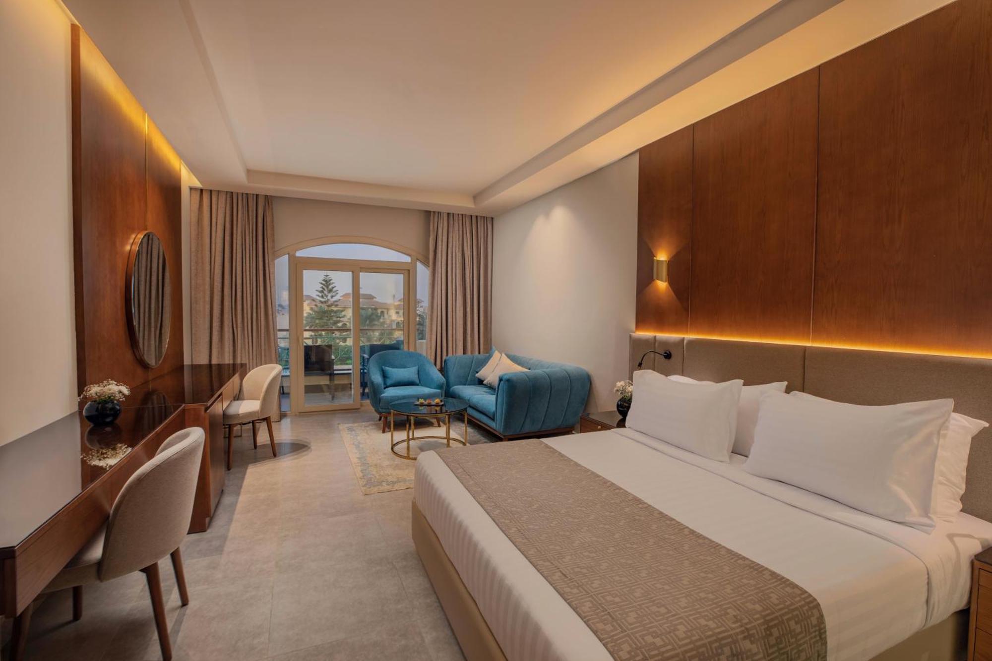 Mövenpick Hotel Cairo - Media City Giza Exteriör bild Deluxe Room