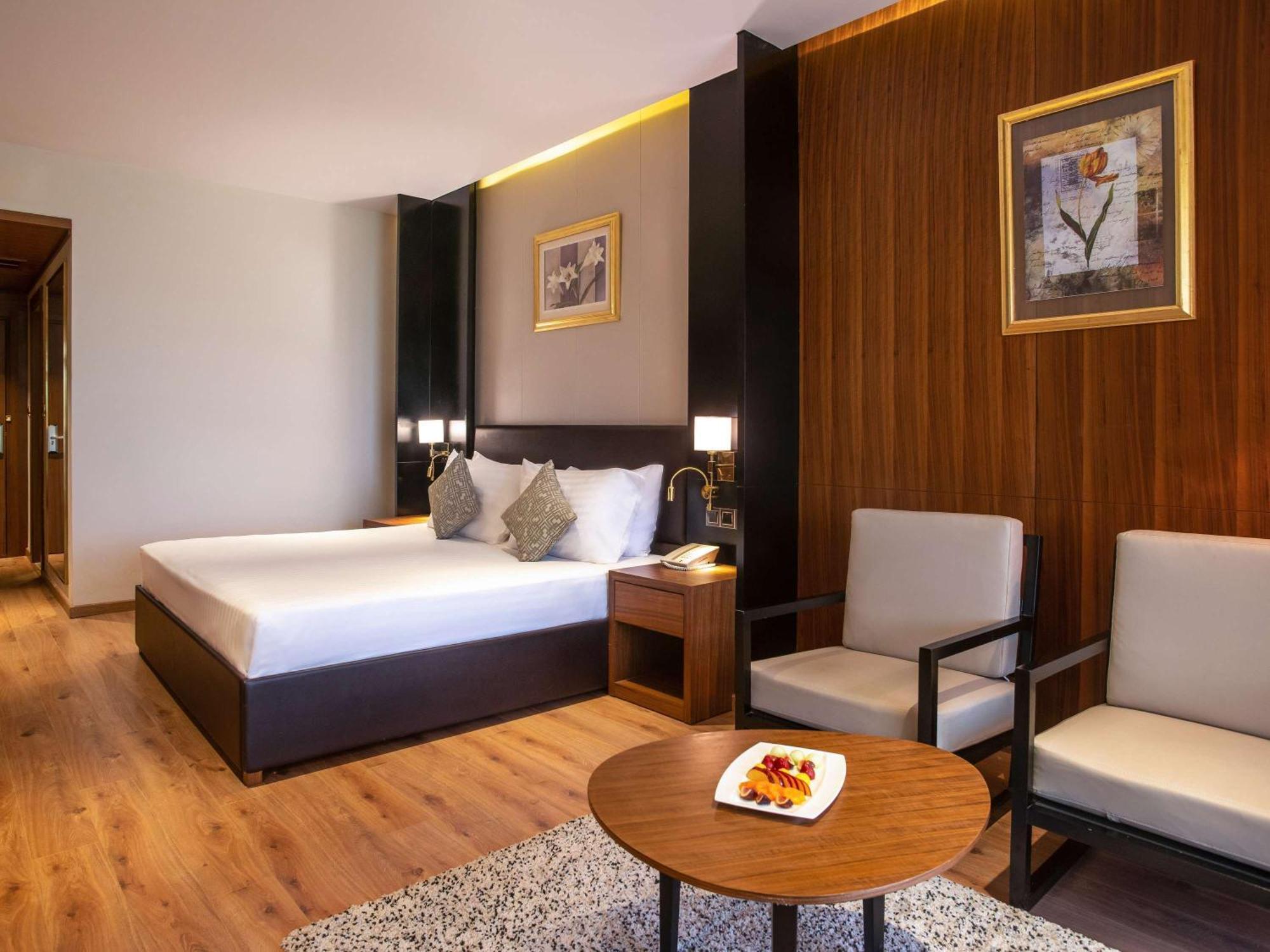 Mövenpick Hotel Cairo - Media City Giza Exteriör bild Deluxe Room