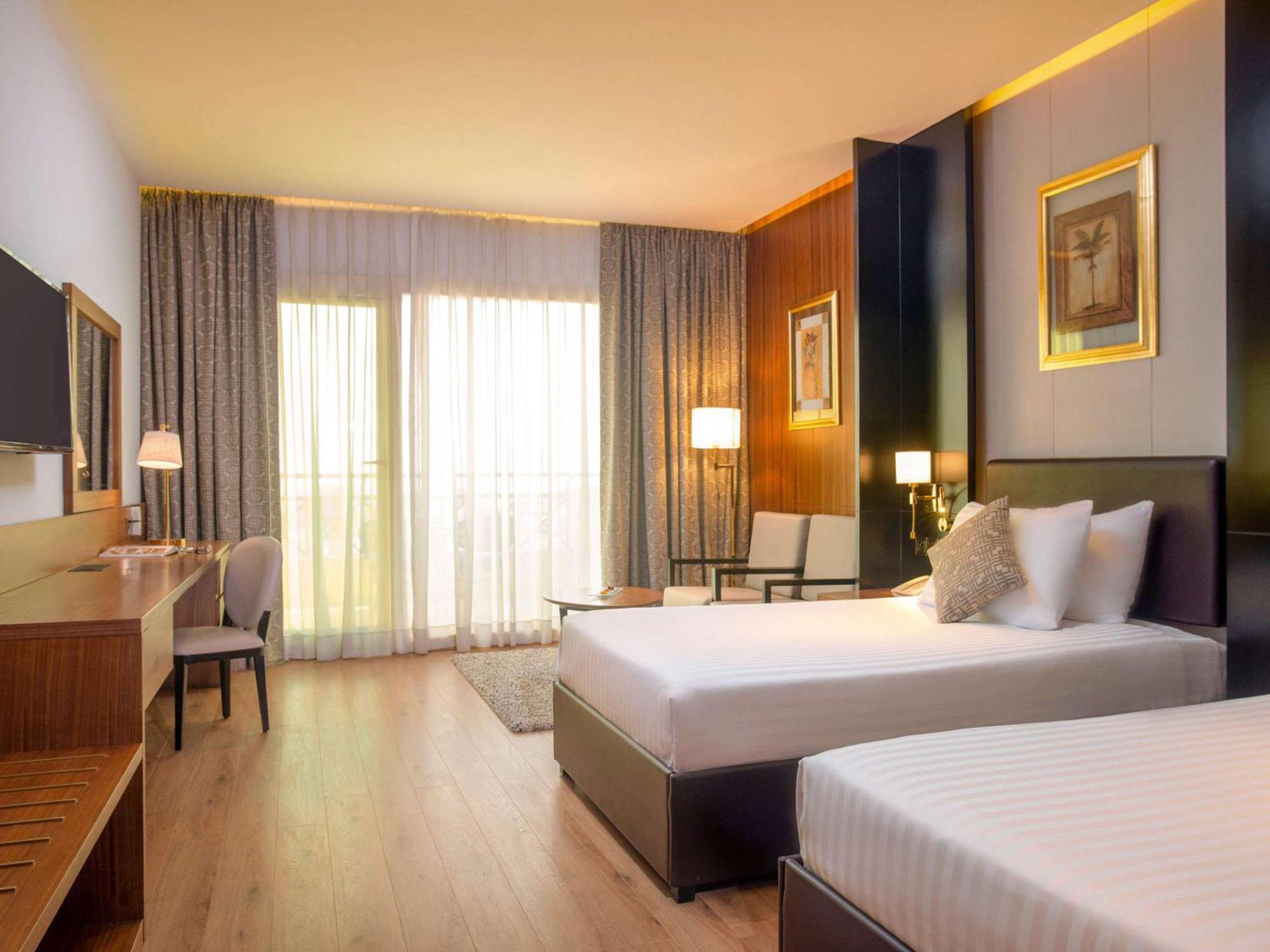 Mövenpick Hotel Cairo - Media City Giza Exteriör bild Deluxe Room