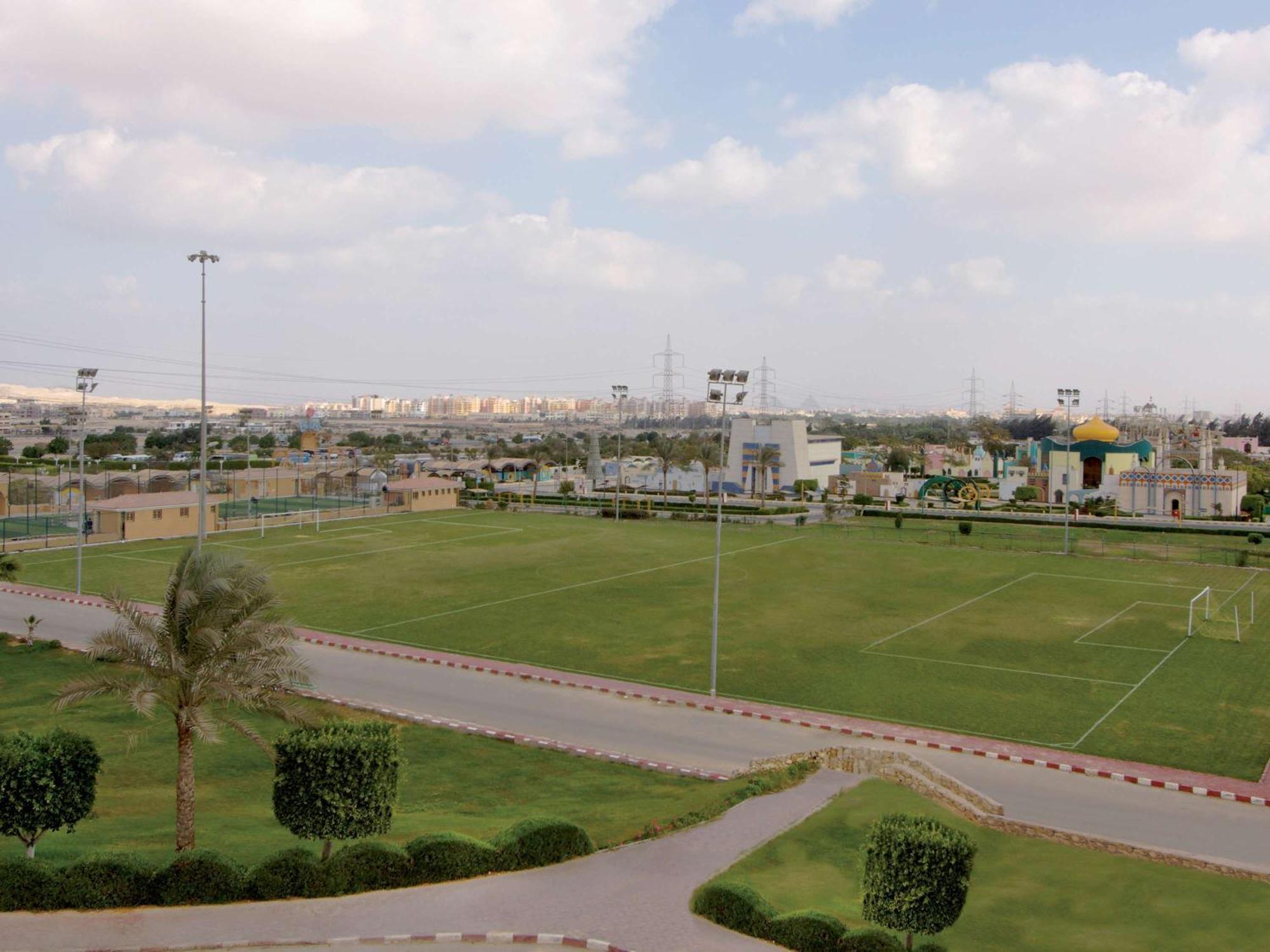 Mövenpick Hotel Cairo - Media City Giza Exteriör bild Al-Ahly Club