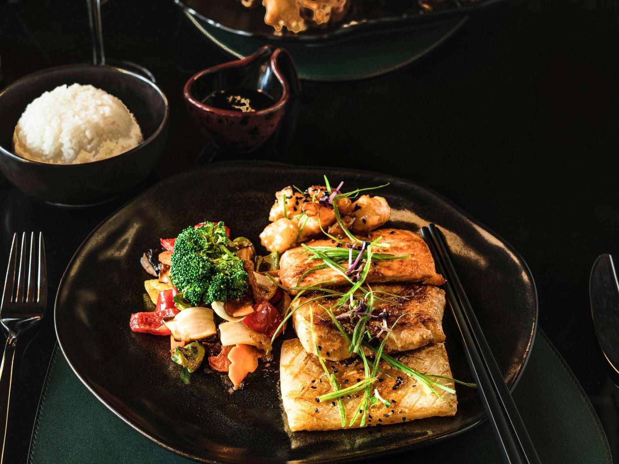 Mövenpick Hotel Cairo - Media City Giza Exteriör bild A plate of tofu with vegetables