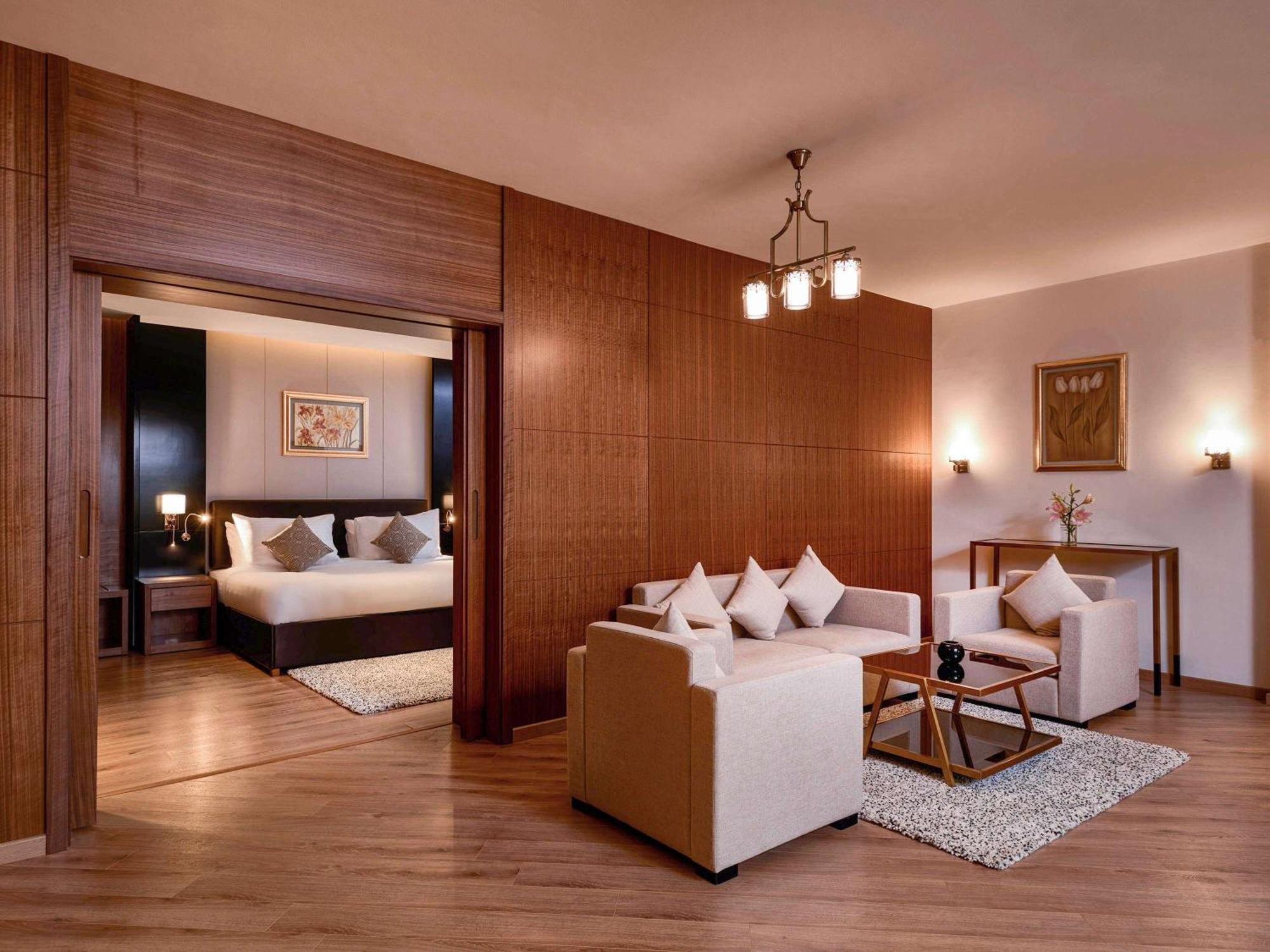 Mövenpick Hotel Cairo - Media City Giza Exteriör bild Suite at the hotel