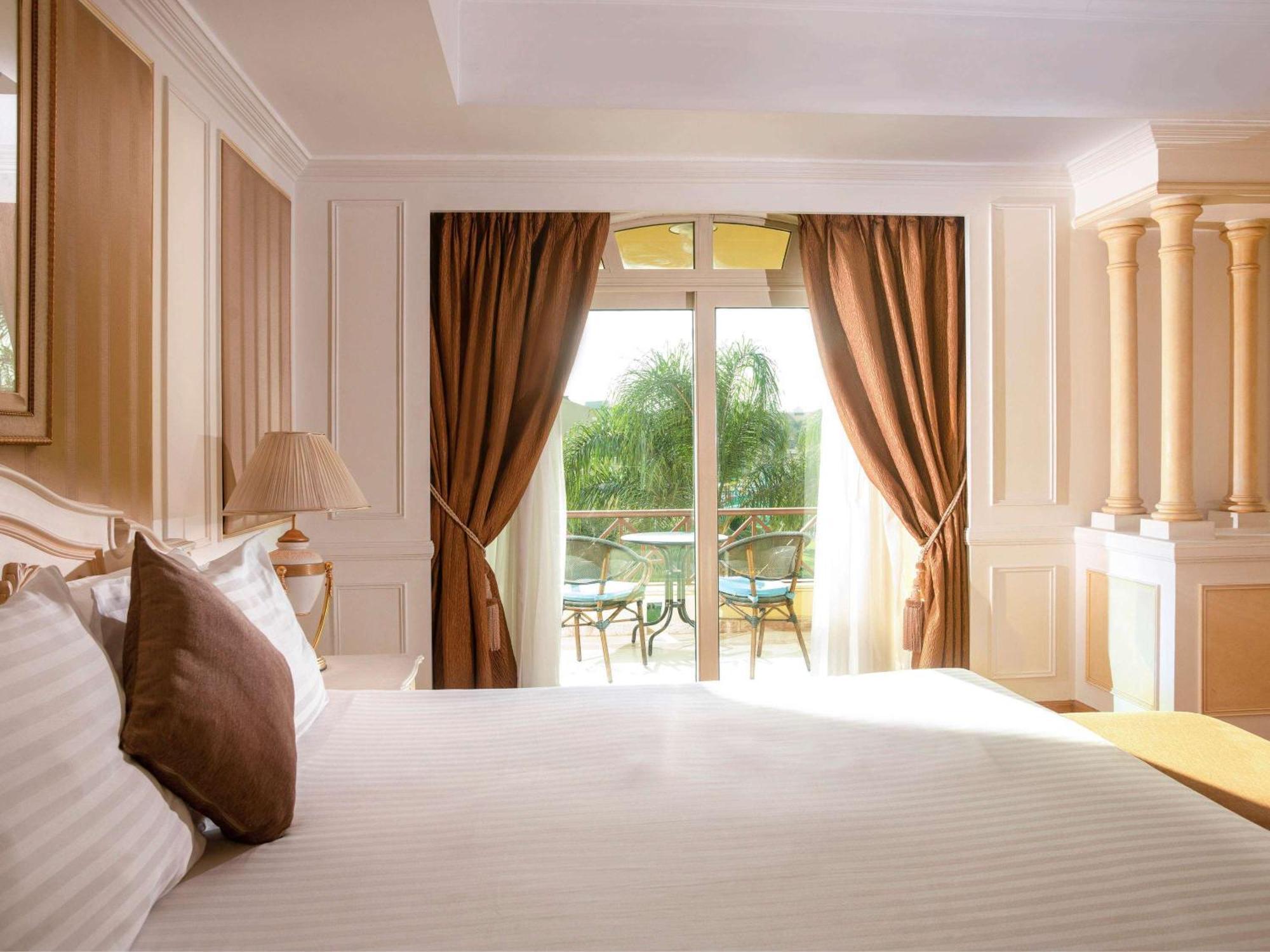 Mövenpick Hotel Cairo - Media City Giza Exteriör bild A bedroom at the hotel