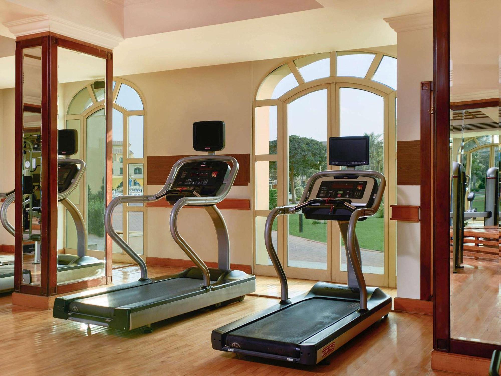 Mövenpick Hotel Cairo - Media City Giza Exteriör bild Treadmills