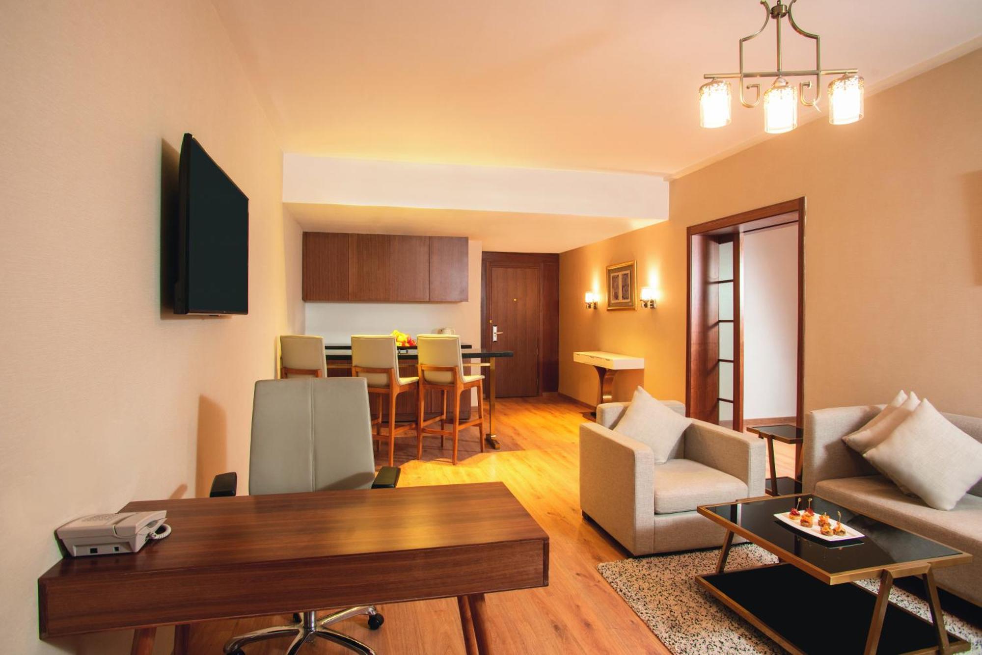 Mövenpick Hotel Cairo - Media City Giza Rum bild